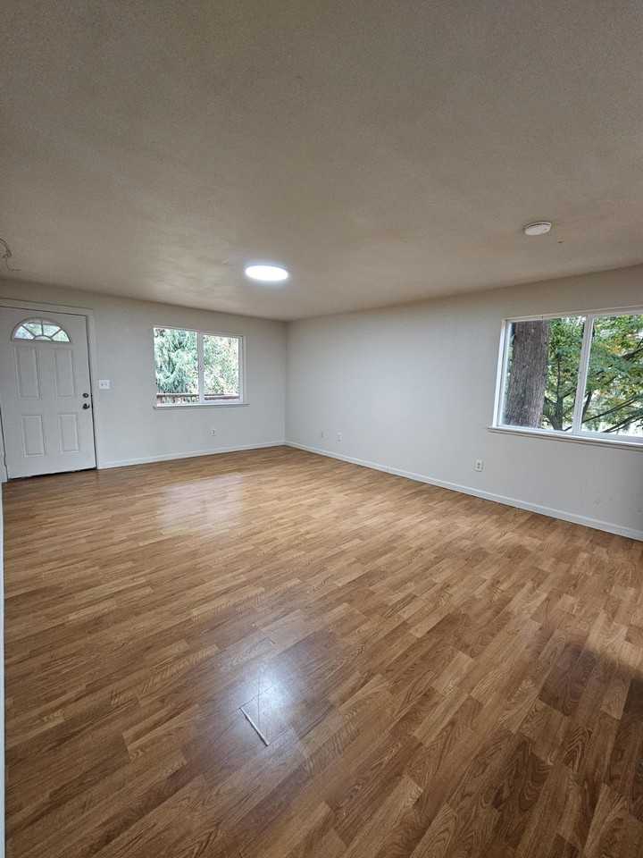 571 East Wood Lane - Photo 3 of 11