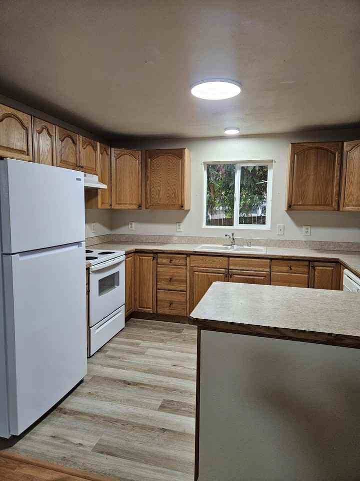 571 East Wood Lane - Photo 4 of 11