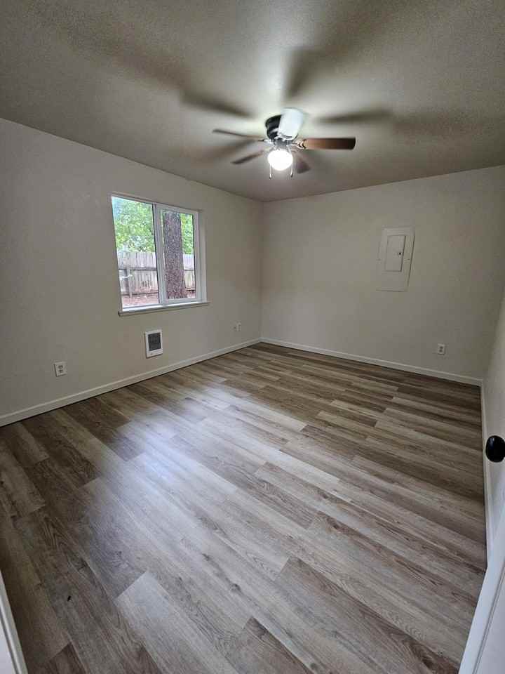 571 East Wood Lane - Photo 6 of 11