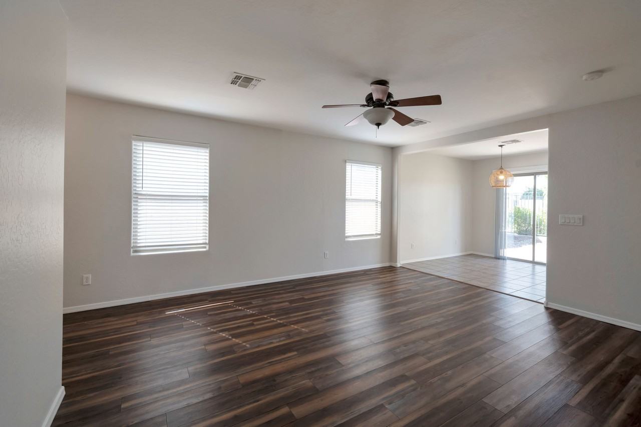 40502 N Glen Meadows Ln - Photo 2 of 23