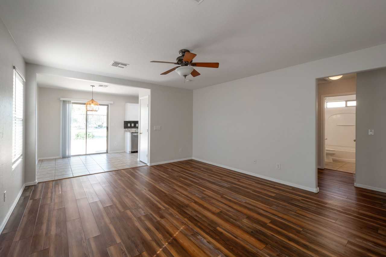 40502 N Glen Meadows Ln - Photo 3 of 23