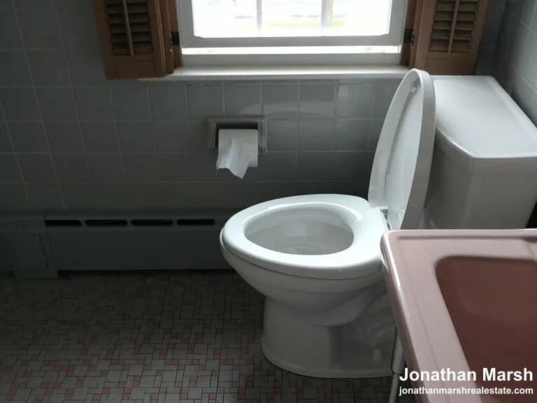 136 Burbank Rd - Photo 2 of 13
