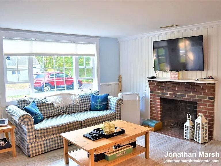 167 Breezy Point Rd - Photo 3 of 9