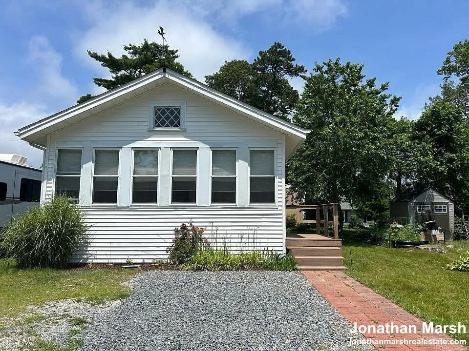 51 Parkwood Dr - Photo 2 of 10