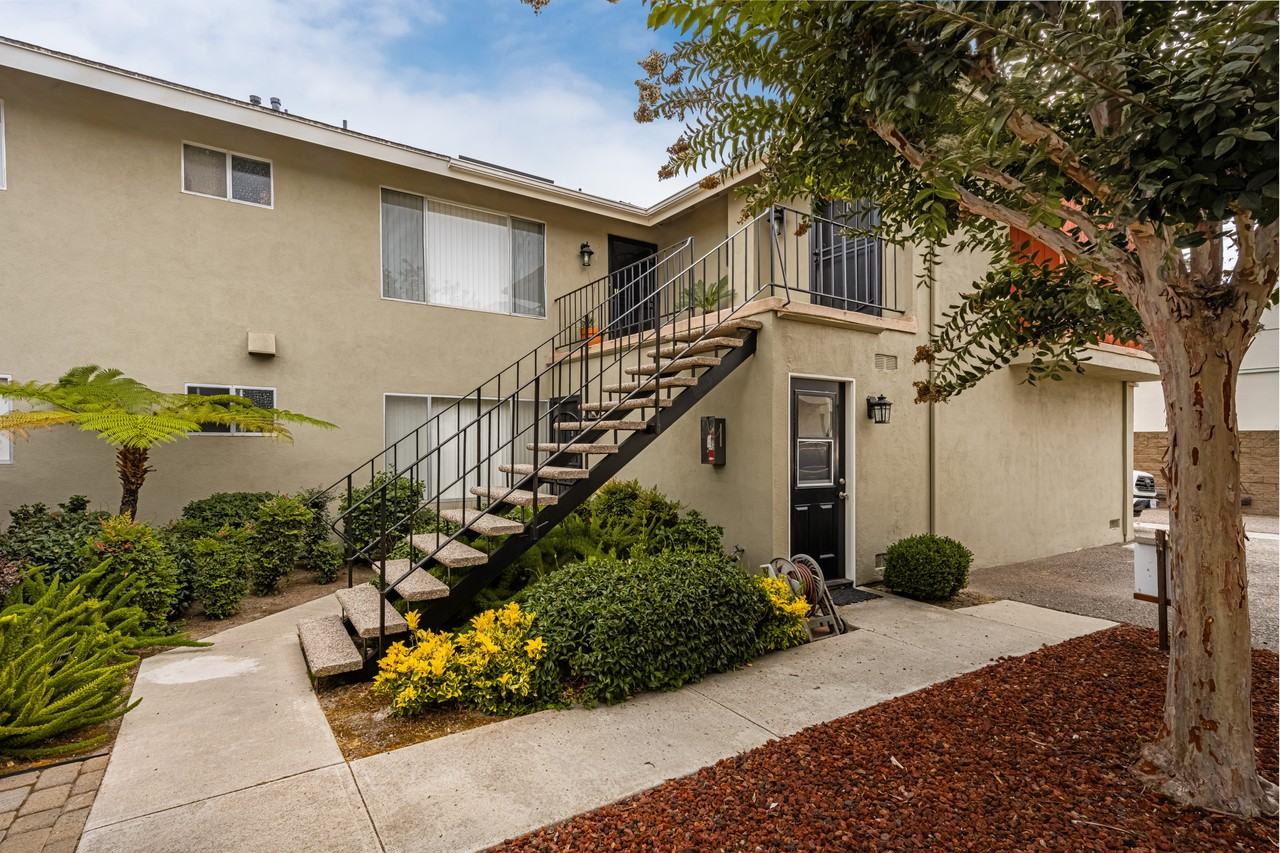 17061 Pinehurst Ln #D - Photo 3 of 20