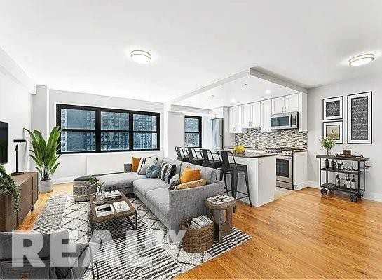 E 47th St #14BQ - Photo 2 of 10