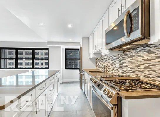 E 47th St #14BQ - Photo 3 of 10