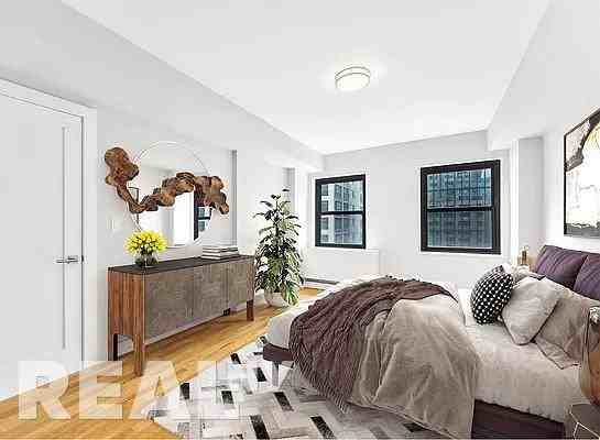 E 47th St #14BQ - Photo 4 of 10