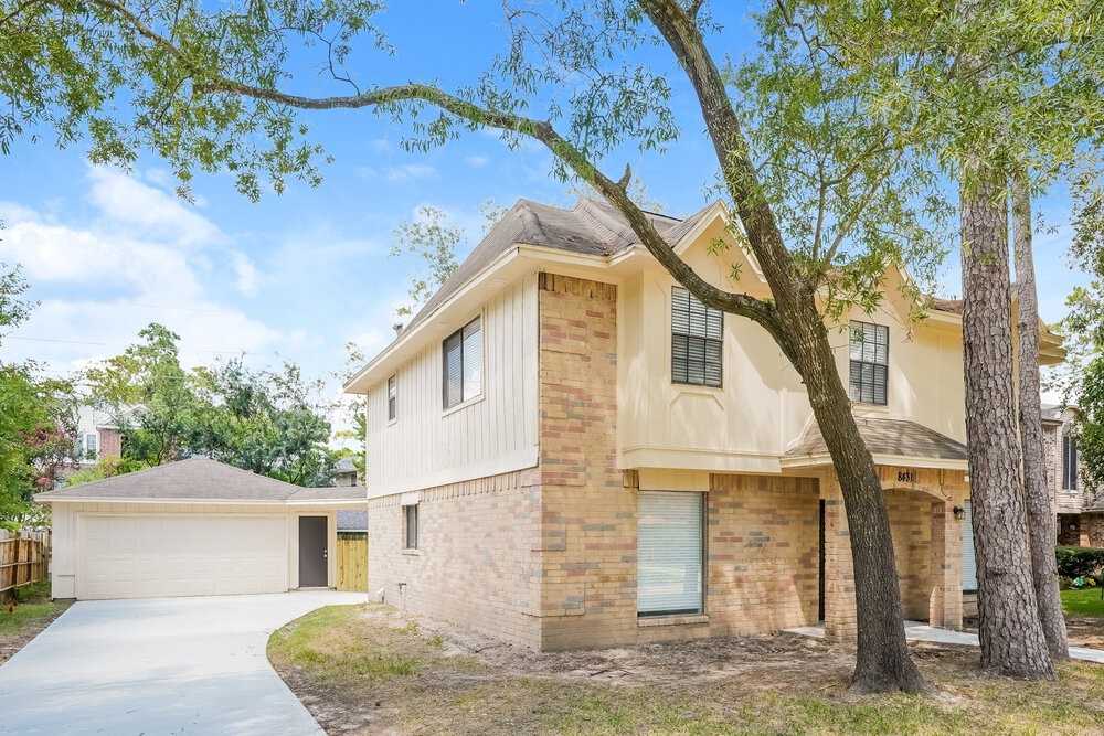 8431 Pines Place Dr - Photo 4 of 17