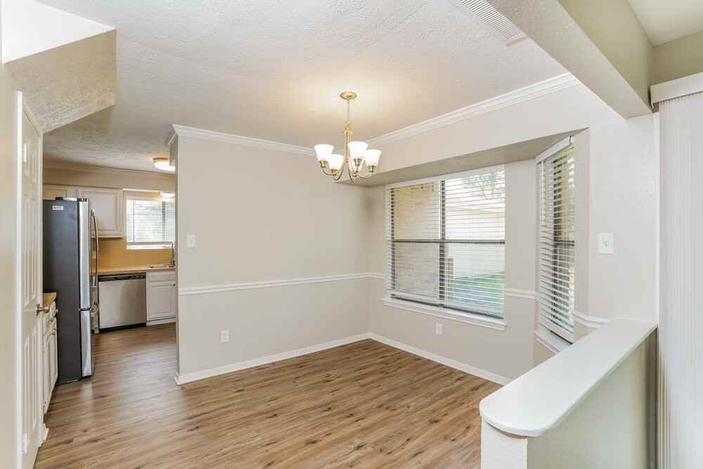 8431 Pines Place Dr - Photo 6 of 17