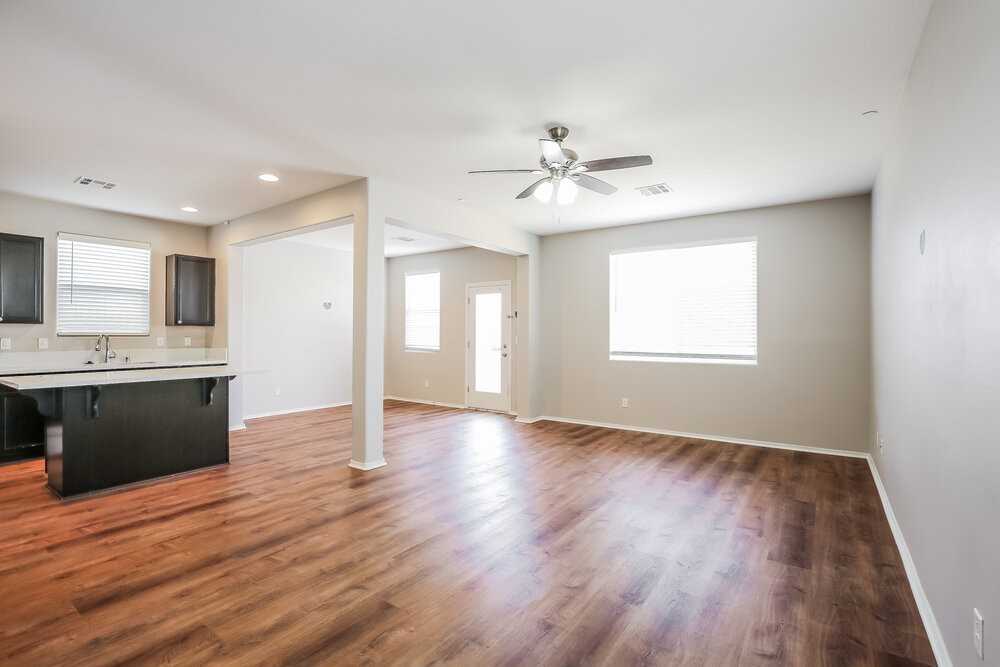 1077 Water Cove St - Photo 4 of 17