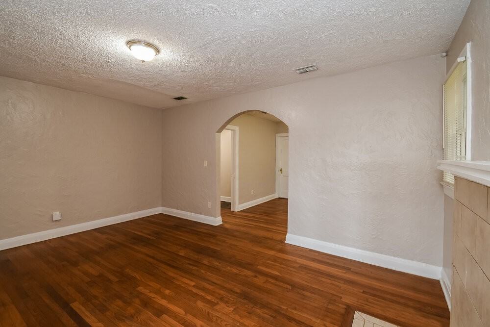 6514 N Pearl St - Photo 4 of 16