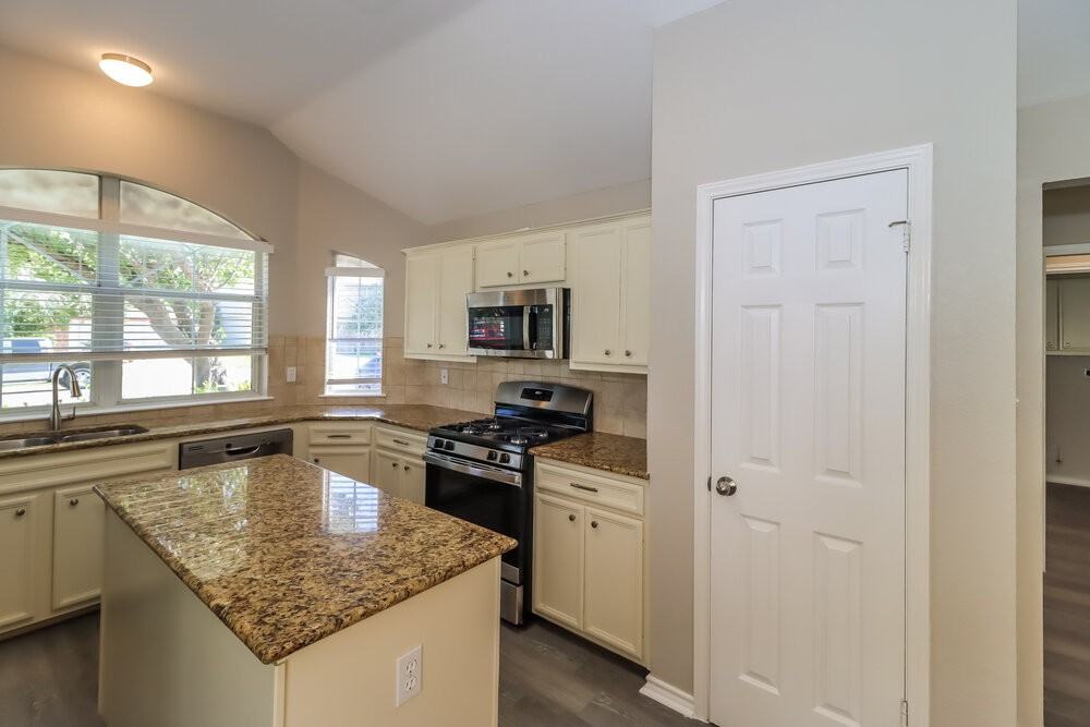 1508 Cindy Ct - Photo 7 of 16