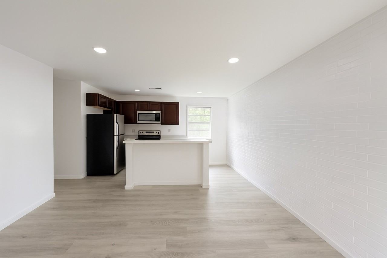 2405 Mastin Lake Rd NW - Photo 6 of 10