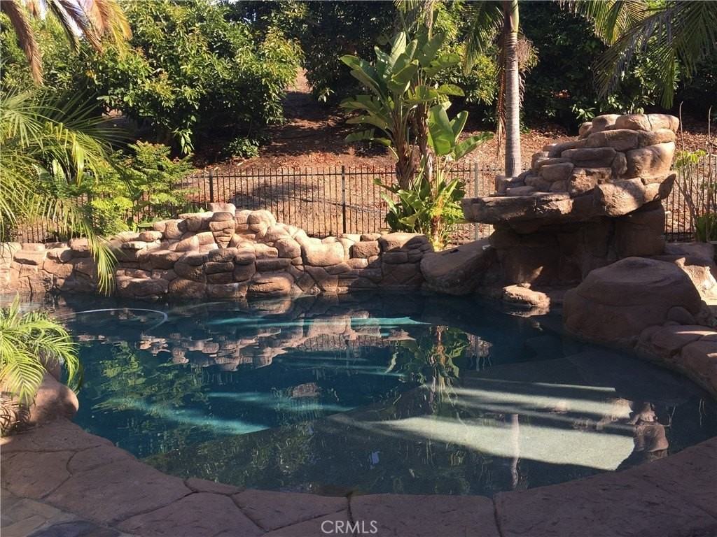 10715 Plumas Way - Photo 5 of 25