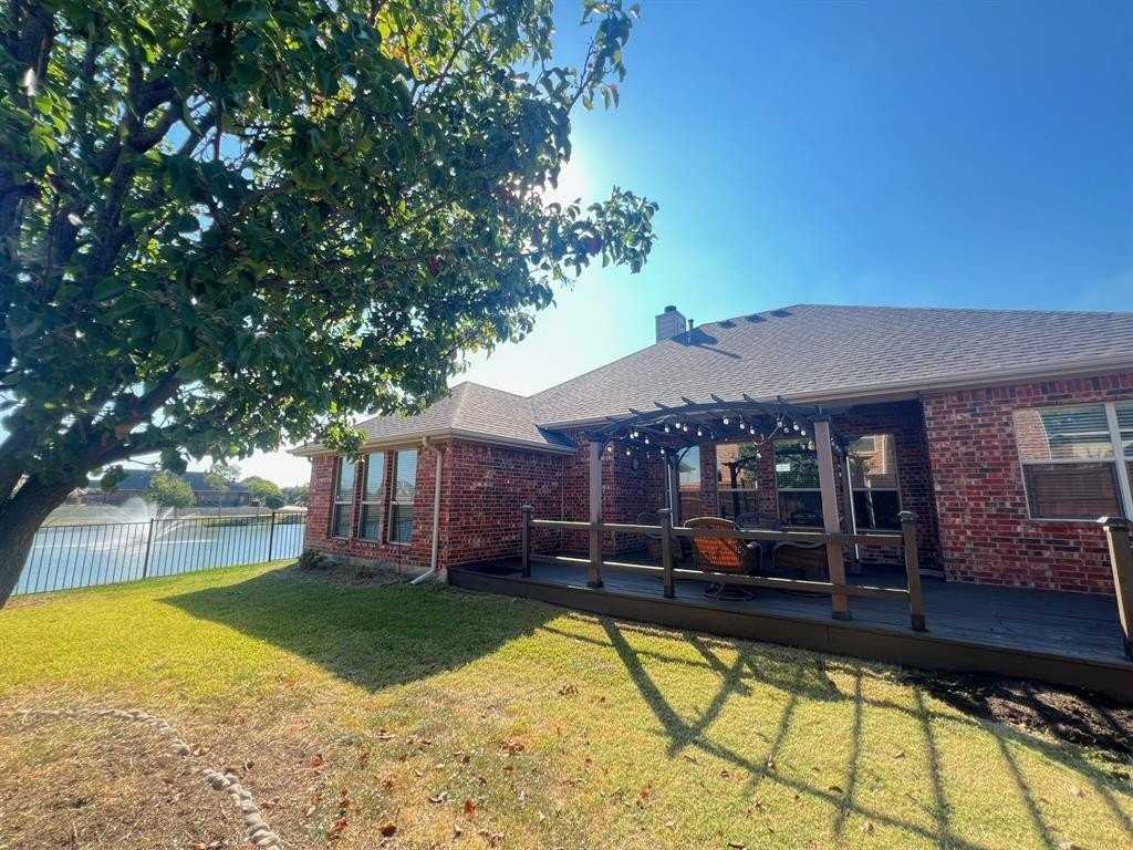 1721 Nestledown Dr - Photo 2 of 26