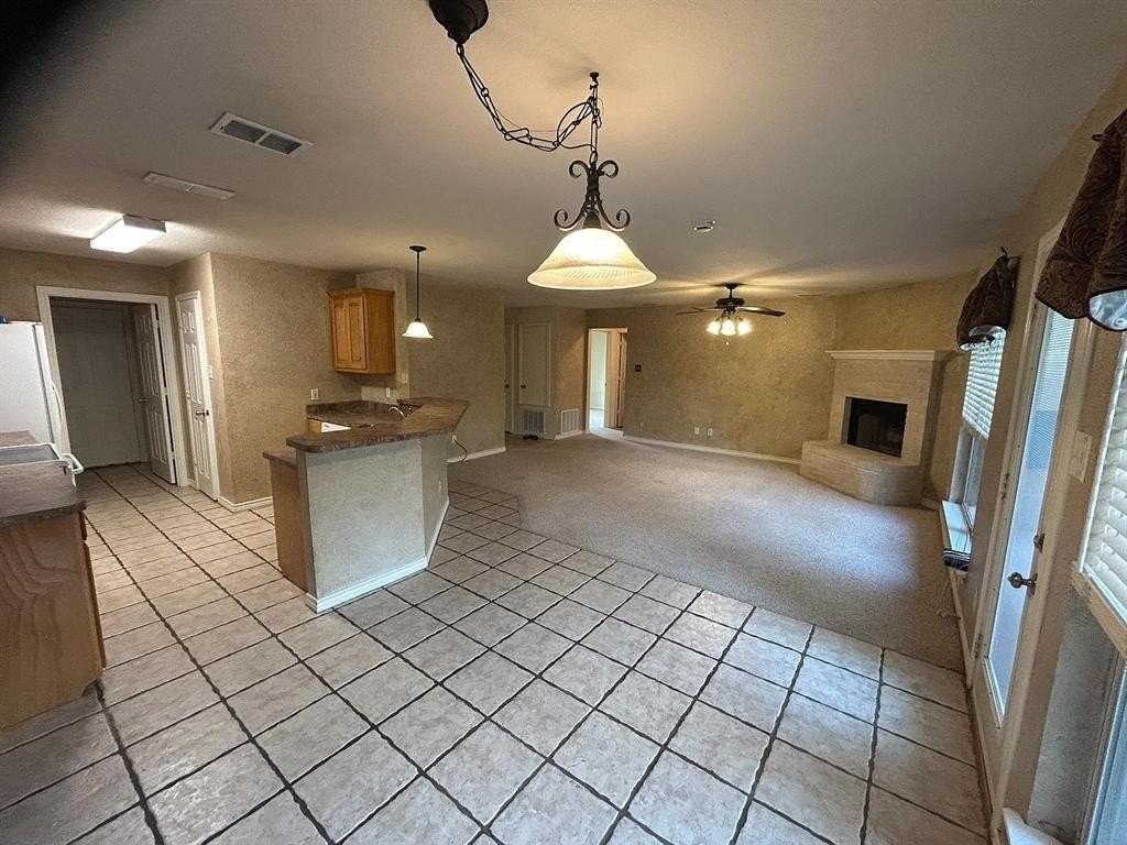 616 N Avenue C - Photo 3 of 13