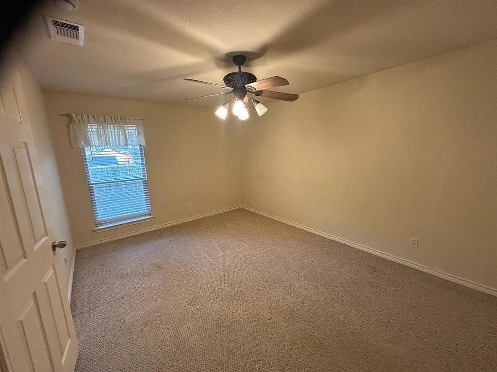 616 N Avenue C - Photo 5 of 13