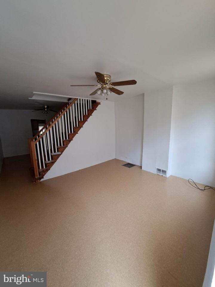 528 Hart Ln - Photo 2 of 16