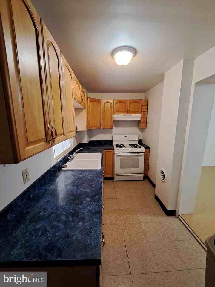 528 Hart Ln - Photo 5 of 16