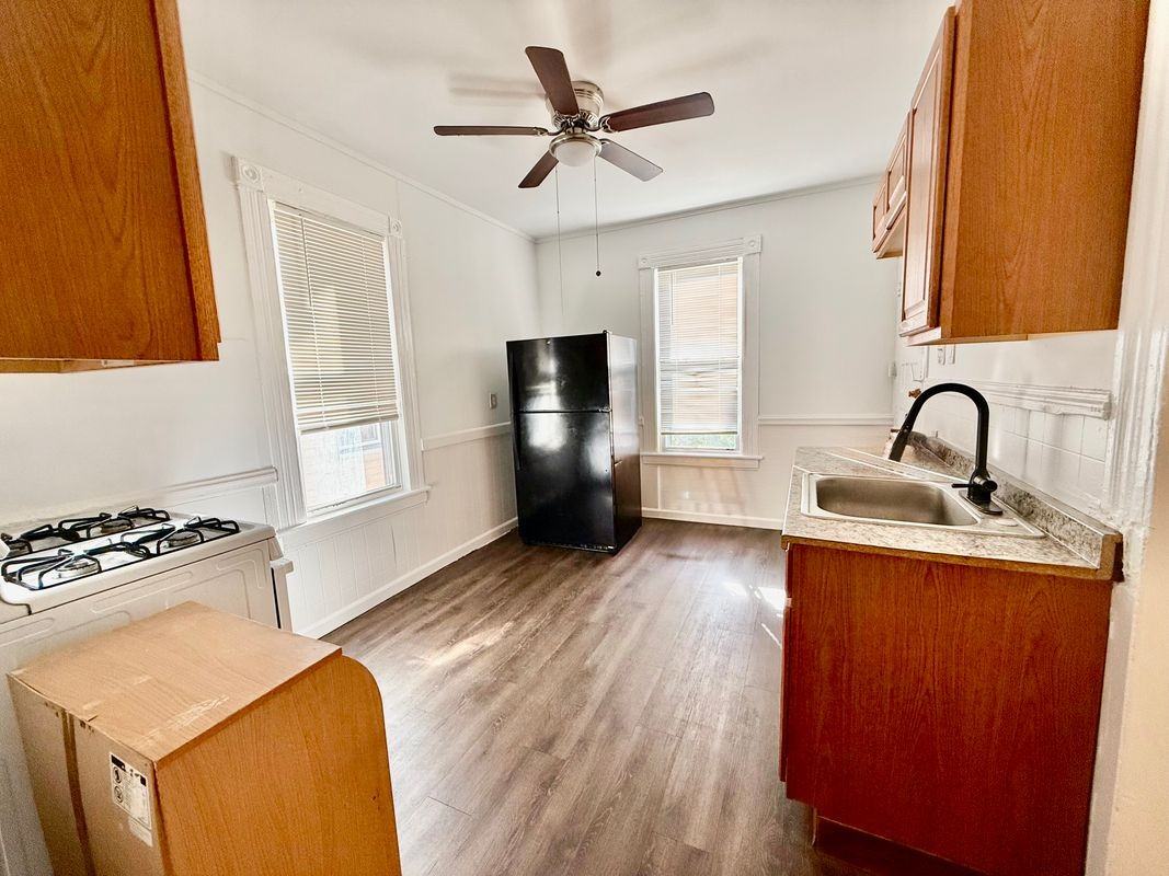 519 Brooks St - Photo 2 of 12