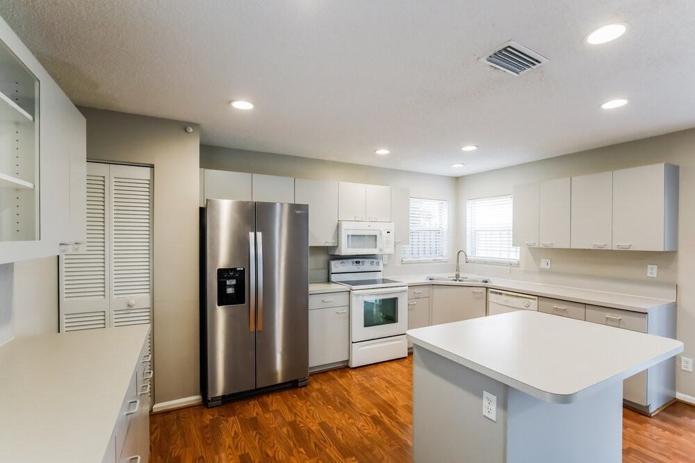 5477 Nw 44th Way - Photo 7 of 17