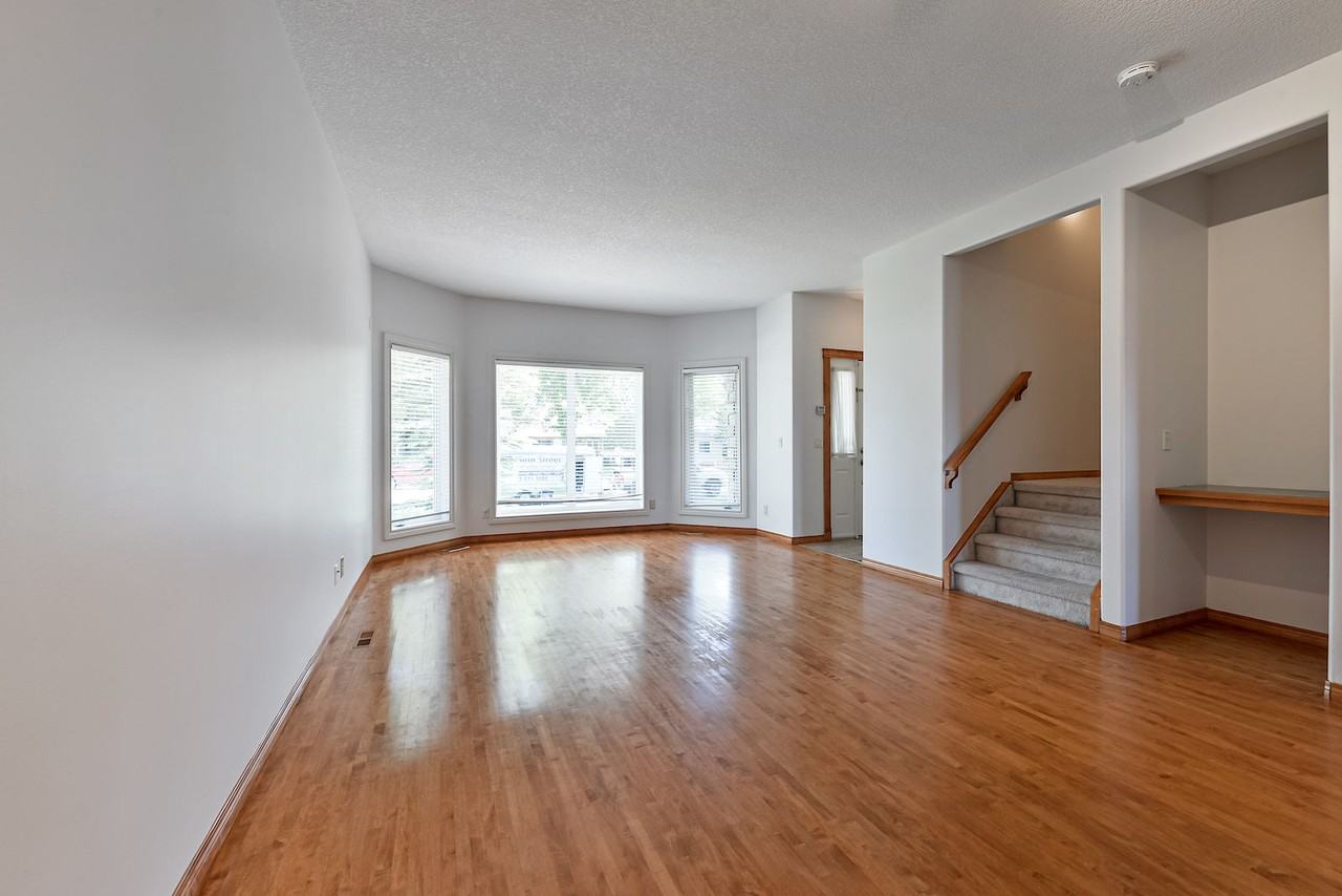 250 24 Ave Ne - Photo 2 of 26