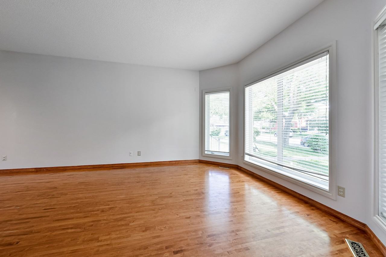 250 24 Ave Ne - Photo 3 of 26