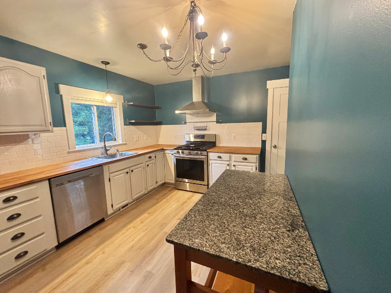 1473 Greenbrier Dr - Photo 5 of 20