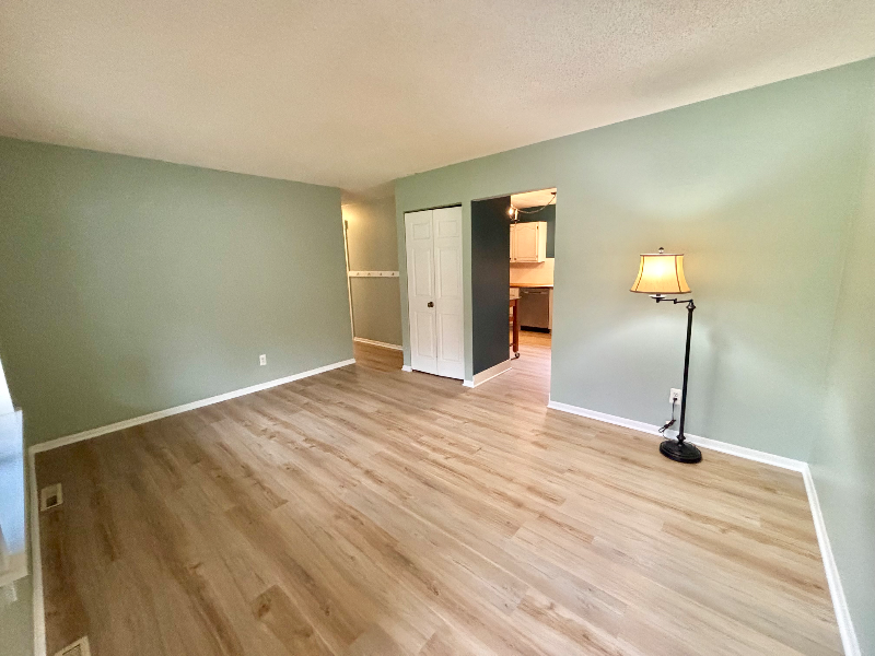 1473 Greenbrier Dr - Photo 7 of 20