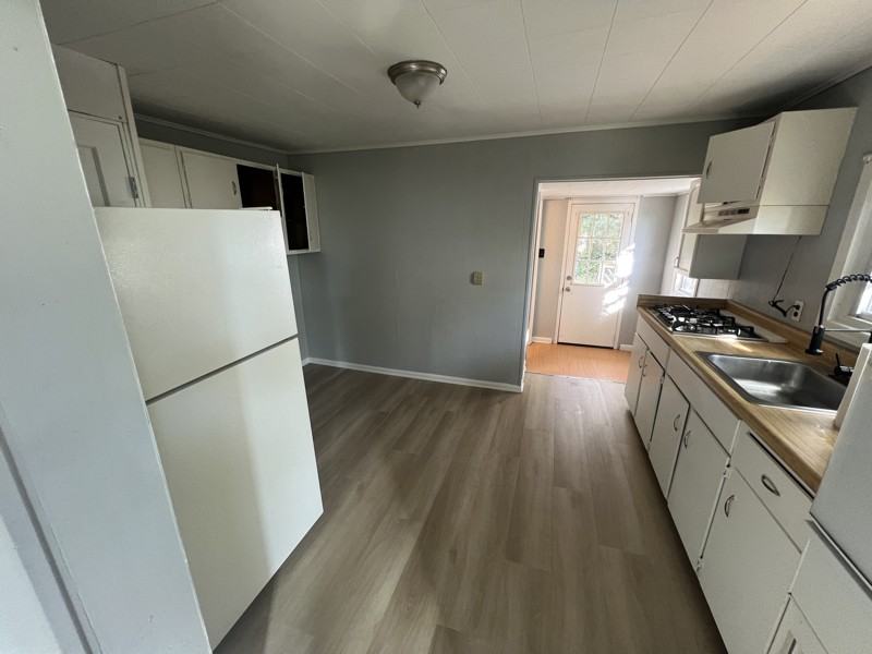 2511 S Snyder Ave - Photo 2 of 8