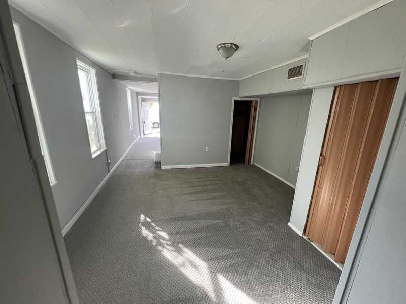 2511 S Snyder Ave - Photo 3 of 8