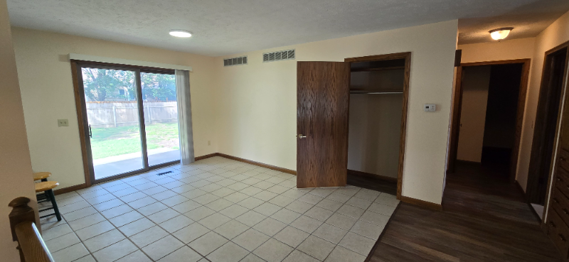 409 Oak Park Dr - Photo 2 of 10