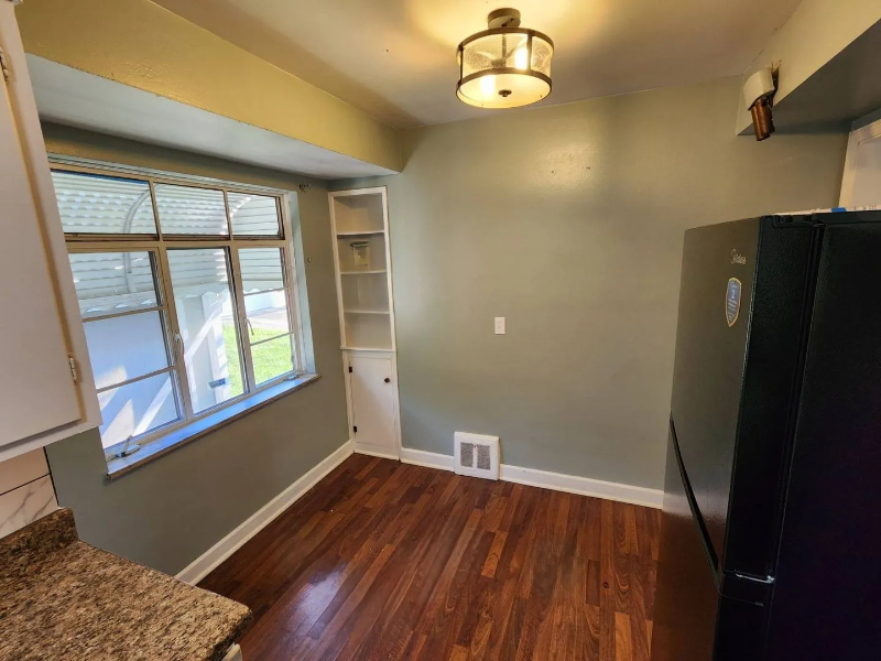 11202 Mountview Ave - Photo 4 of 17