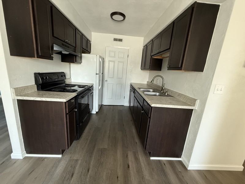 222 E Garfield St #F - Photo 2 of 8