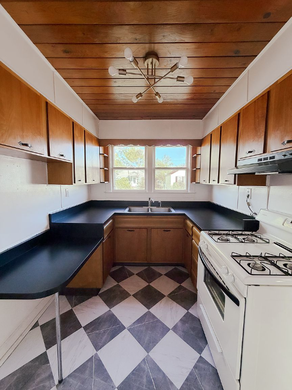 2519 Lincoln Ave - Photo 2 of 10