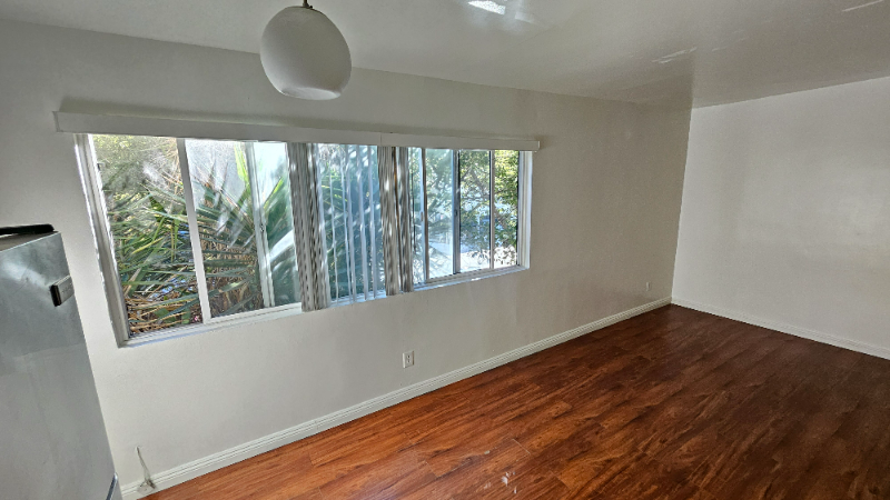 933 Gramercy Drive #4 - Photo 4 of 10