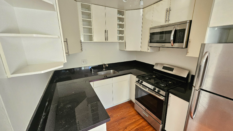 933 Gramercy Drive #4 - Photo 5 of 10