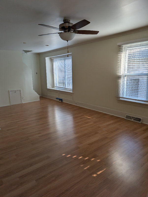 14837 Keating Ave - Photo 3 of 10