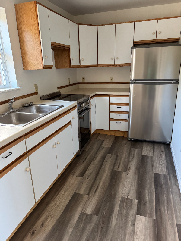 3850 N Shore Dr #4 - Photo 3 of 7