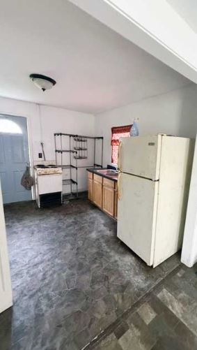 1160 N Summit Ave - Photo 2 of 6