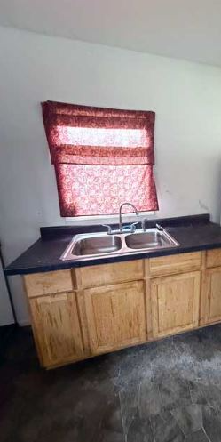 1160 N Summit Ave - Photo 3 of 6