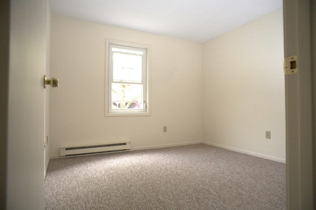 135 N Twin Oaks Ter - Photo 3 of 6