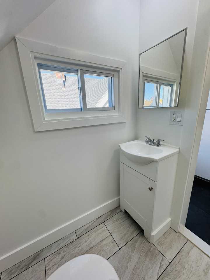 226 Sherman Ave #3 - Photo 4 of 9