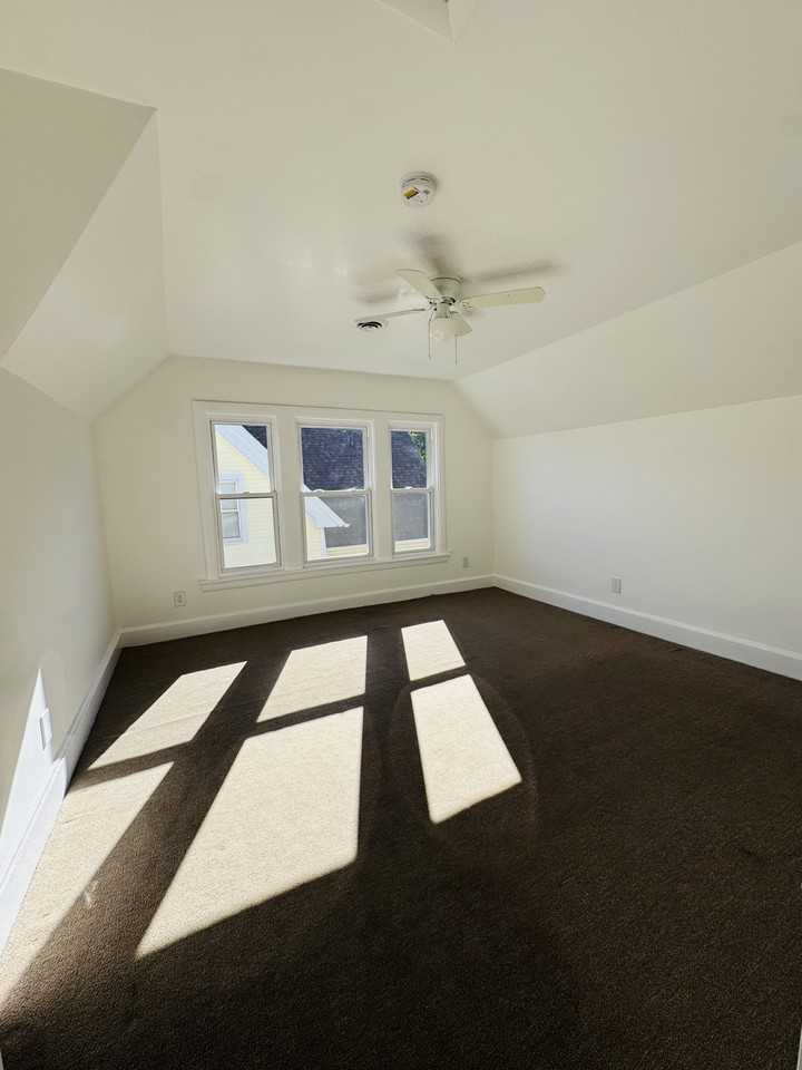 226 Sherman Ave #3 - Photo 5 of 9