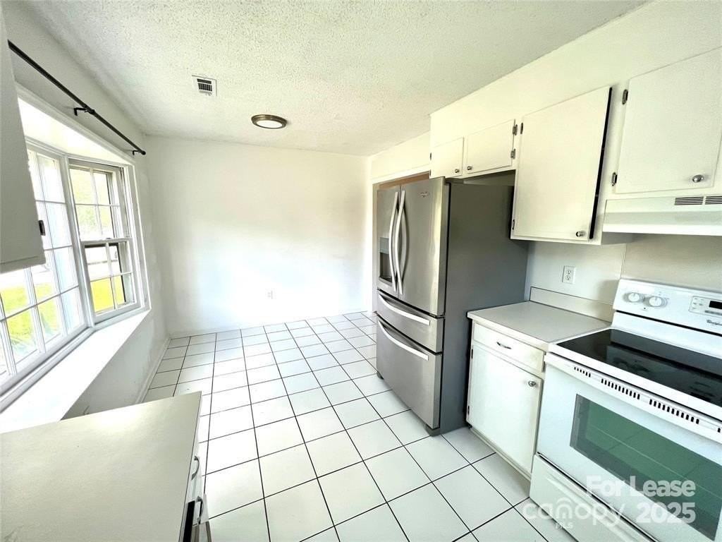 13714 Dawlish Ln - Photo 4 of 20