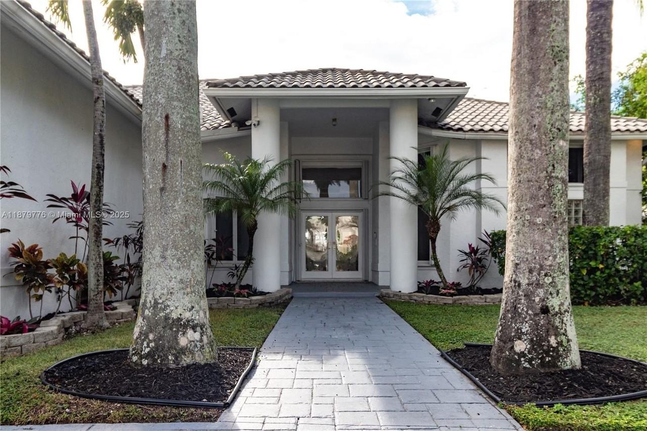 671 Nw 101st Ter - Photo 2 of 24