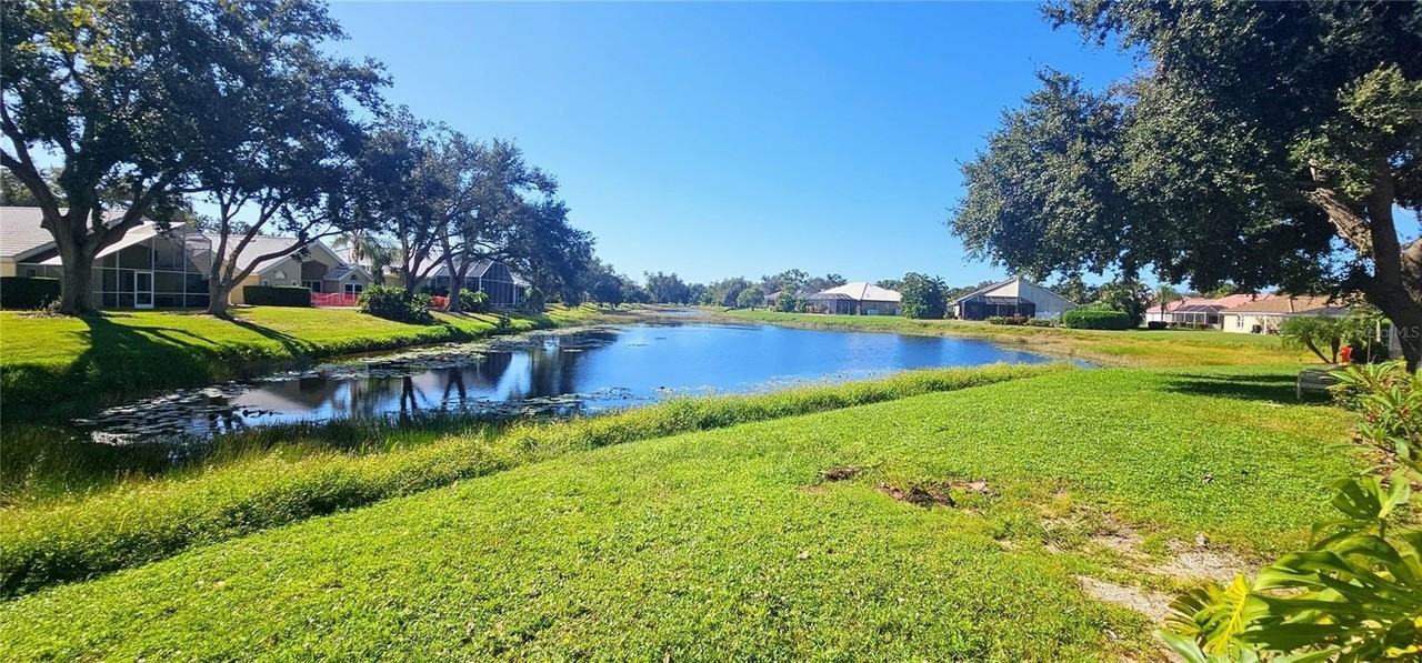 1152 Deardon Dr - Photo 2 of 24