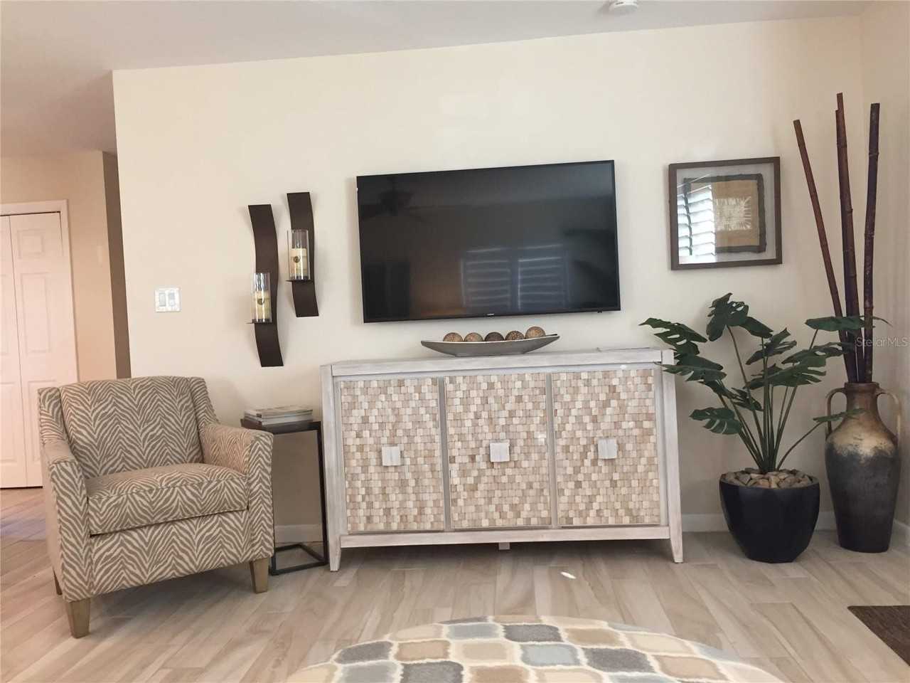 2181 Pueblo Cir #V21 - Photo 3 of 12