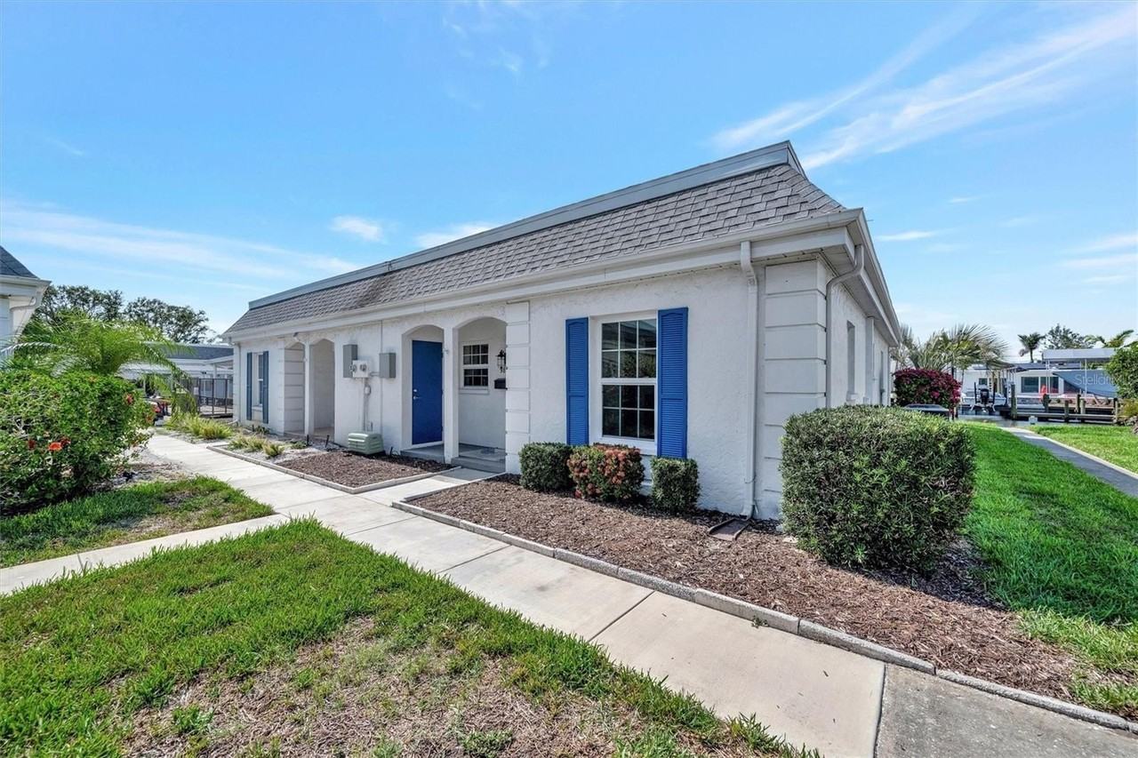 9822 Desoto Ct - Photo 3 of 50